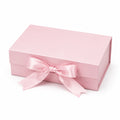 Geschenkbox 30 x 22 x 10 cm aus Karton in Rosa mit Satinschleife
